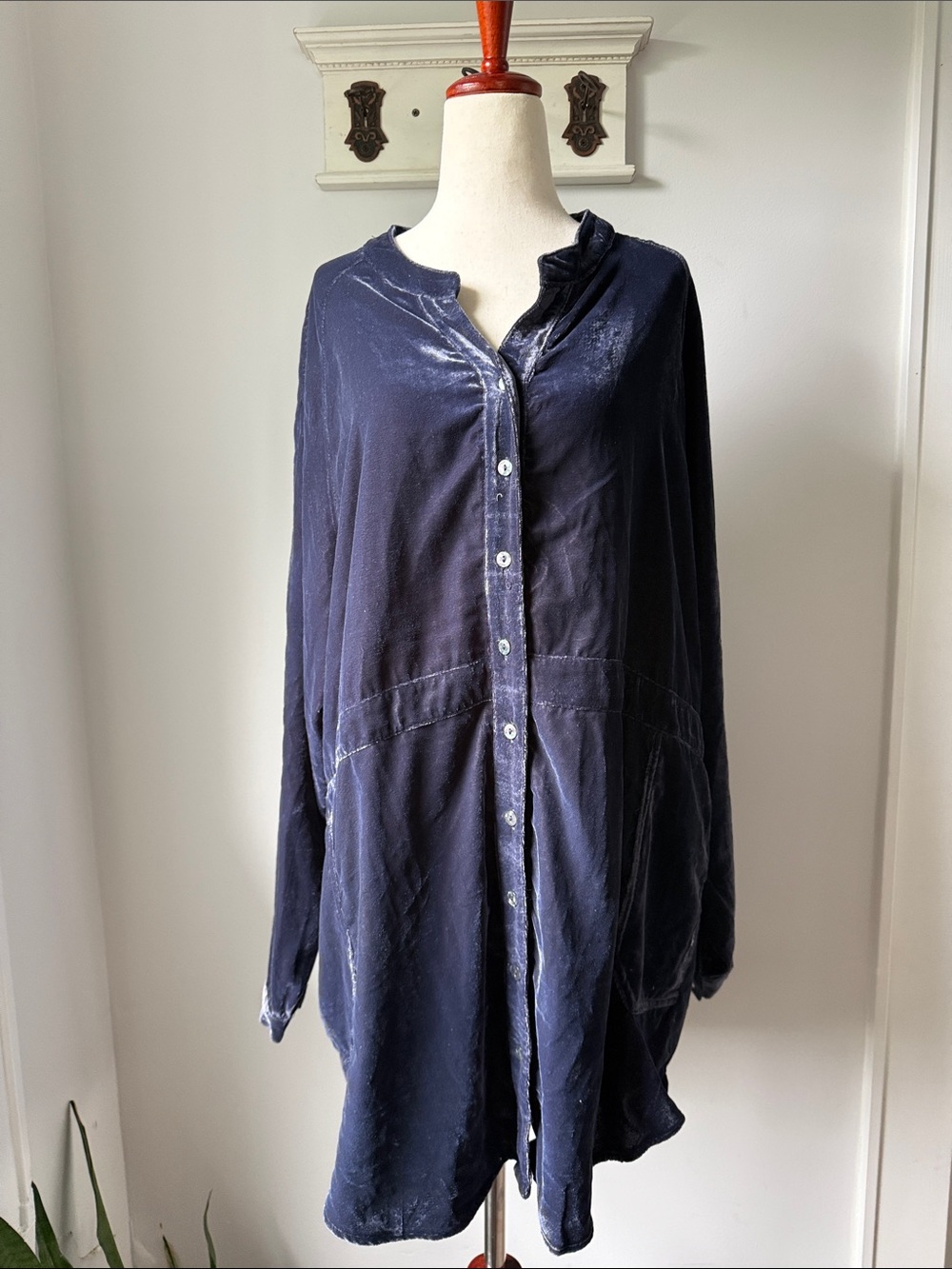 NATURAL LIFE Shirt Navy Velvet Button-Front Longline Tunic Evening Relaxed fit